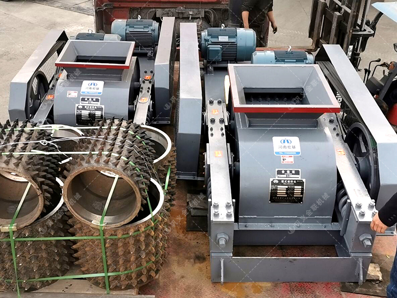 双齿辊与光面辊差异解析：煤矸石破碎该选哪种对辊设备？